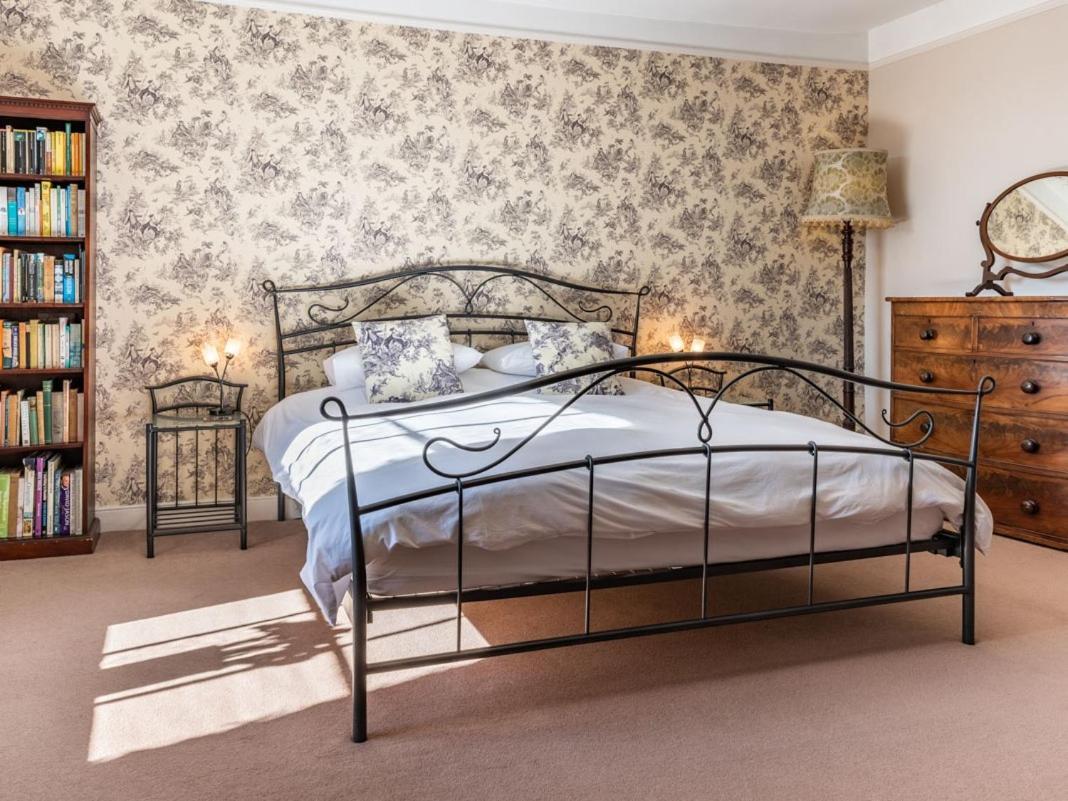 Manor Farm B&B Marlborough Esterno foto