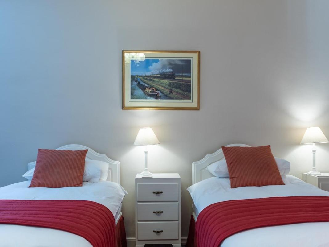Manor Farm B&B Marlborough Esterno foto